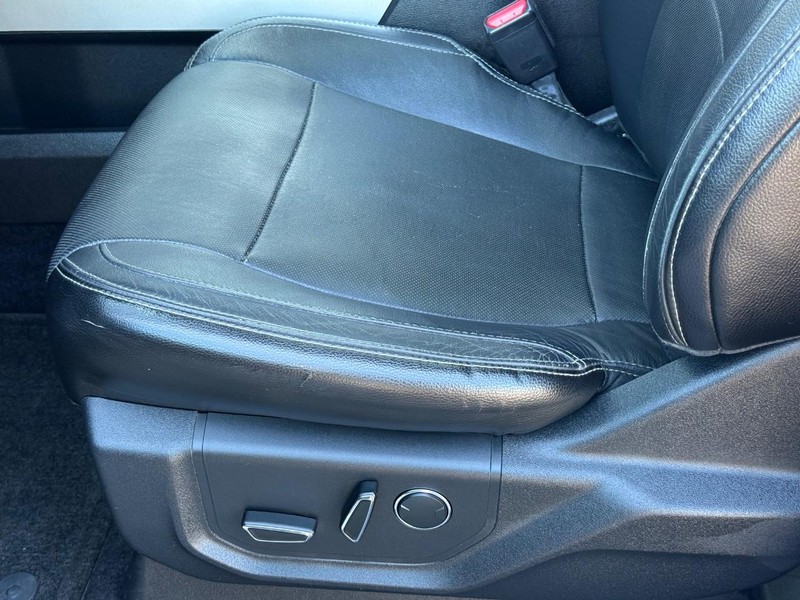 Ford F-150 Vehicle Full-screen Gallery Image 22