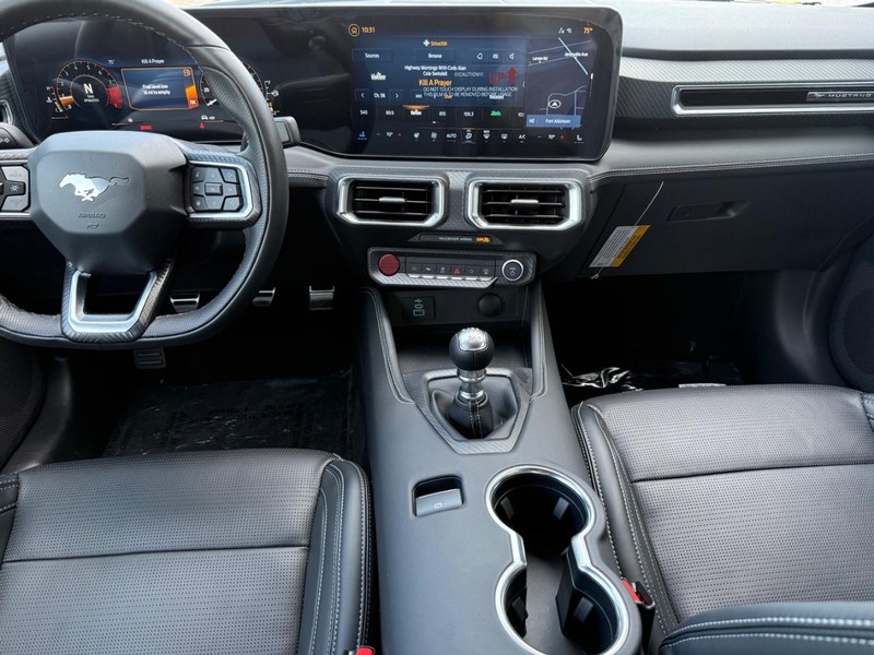 Ford Mustang Vehicle Full-screen Gallery Image 6