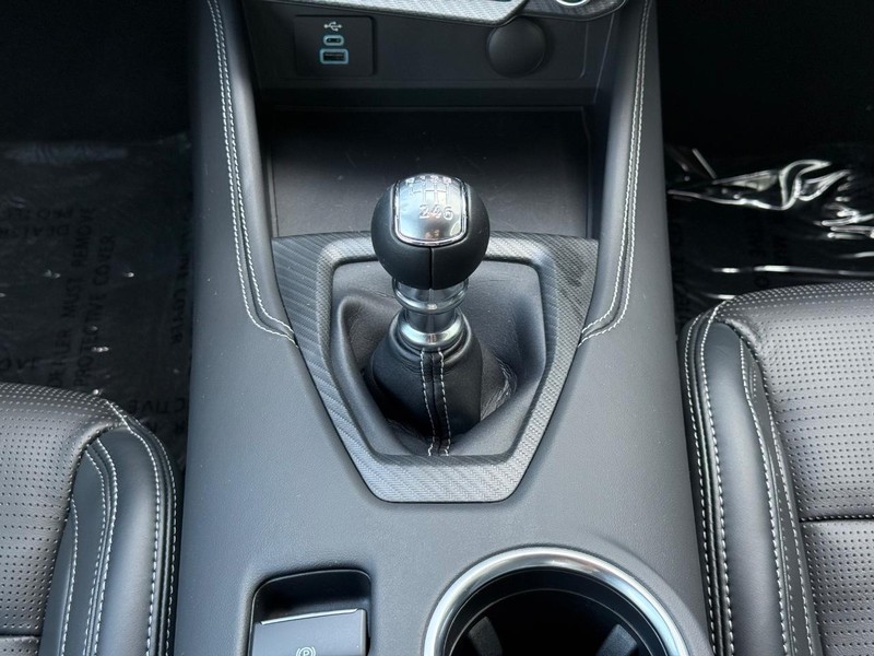 Ford Mustang Vehicle Full-screen Gallery Image 8