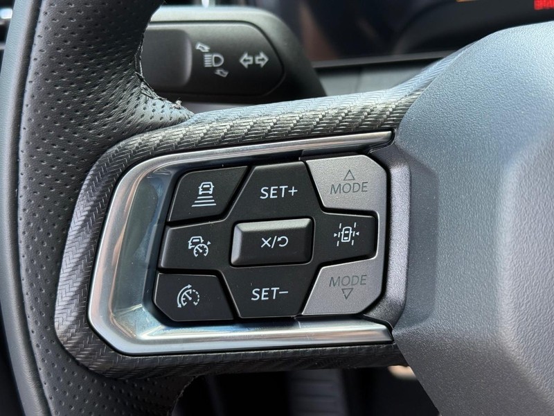 Ford Mustang Vehicle Full-screen Gallery Image 12