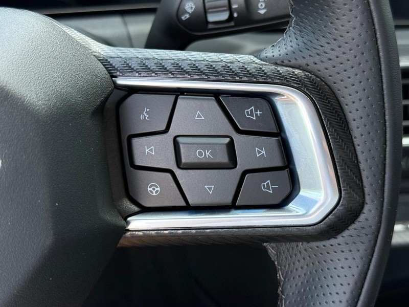 Ford Mustang Vehicle Full-screen Gallery Image 13