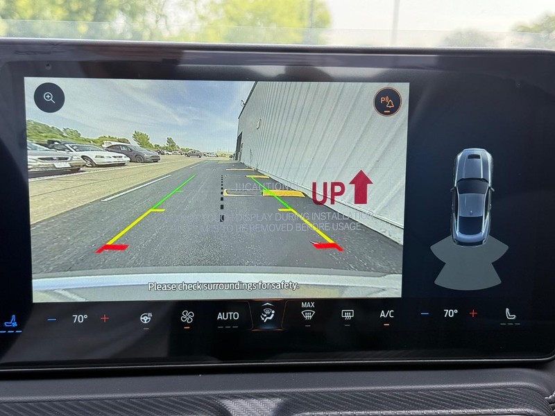 Ford Mustang Vehicle Full-screen Gallery Image 14