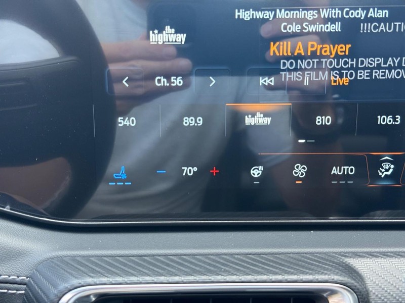 Ford Mustang Vehicle Full-screen Gallery Image 15