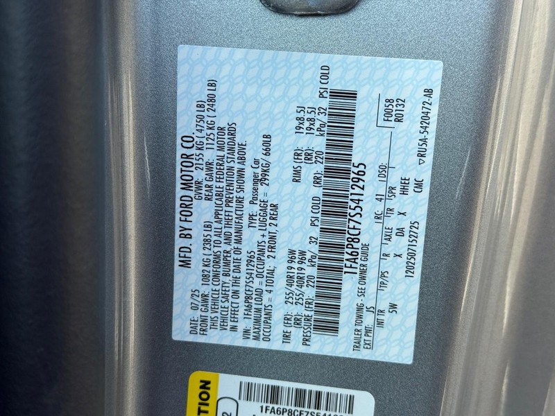 Ford Mustang Vehicle Full-screen Gallery Image 19