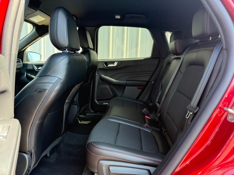 Ford Escape Vehicle Full-screen Gallery Image 5