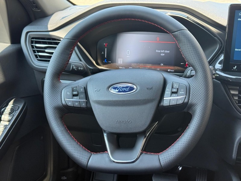 Ford Escape Vehicle Full-screen Gallery Image 7