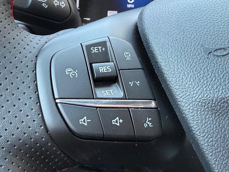 Ford Escape Vehicle Full-screen Gallery Image 8