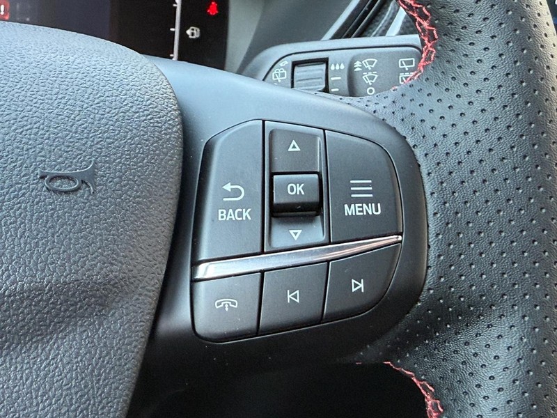 Ford Escape Vehicle Full-screen Gallery Image 9