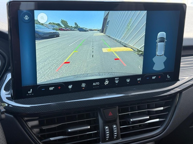 Ford Escape Vehicle Full-screen Gallery Image 11