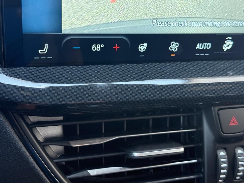 Ford Escape Vehicle Full-screen Gallery Image 12