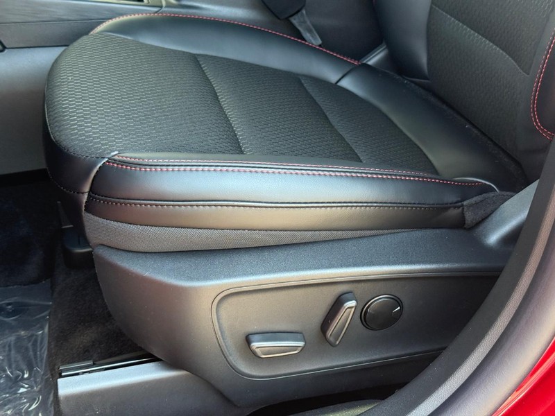 Ford Escape Vehicle Full-screen Gallery Image 16