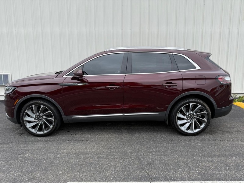 Lincoln Nautilus Vehicle Full-screen Gallery Image 2