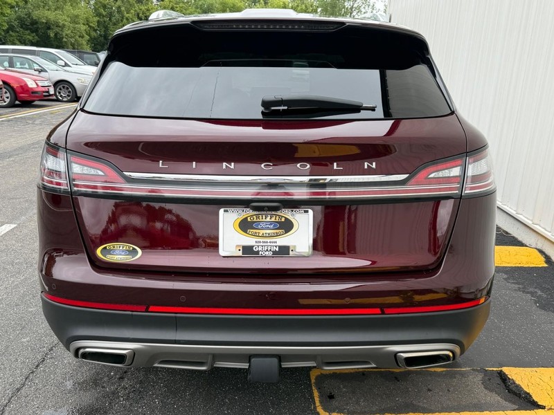 Lincoln Nautilus Vehicle Full-screen Gallery Image 4