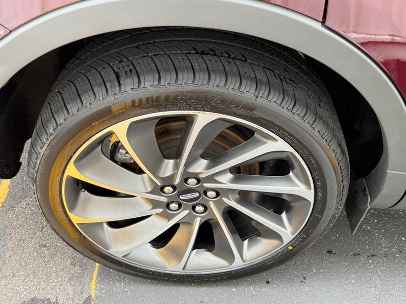 Lincoln Nautilus Vehicle Full-screen Gallery Image 7