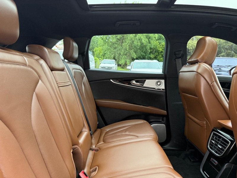 Lincoln Nautilus Vehicle Full-screen Gallery Image 9