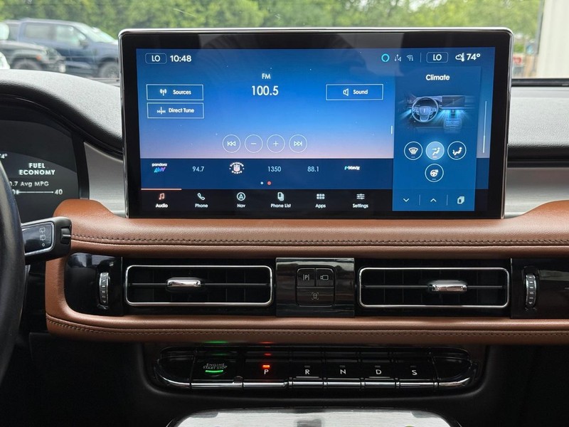 Lincoln Nautilus Vehicle Full-screen Gallery Image 11