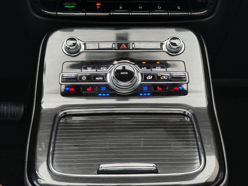 Lincoln Nautilus Vehicle Full-screen Gallery Image 12