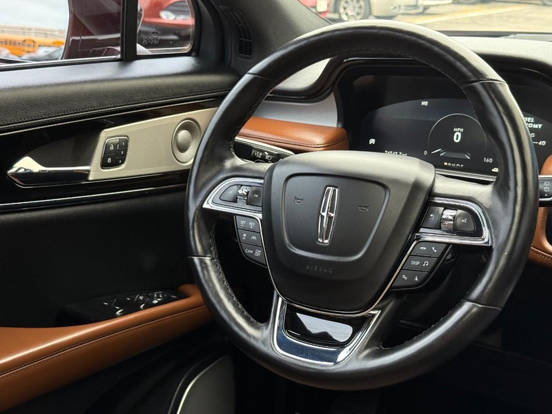 Lincoln Nautilus Vehicle Full-screen Gallery Image 13