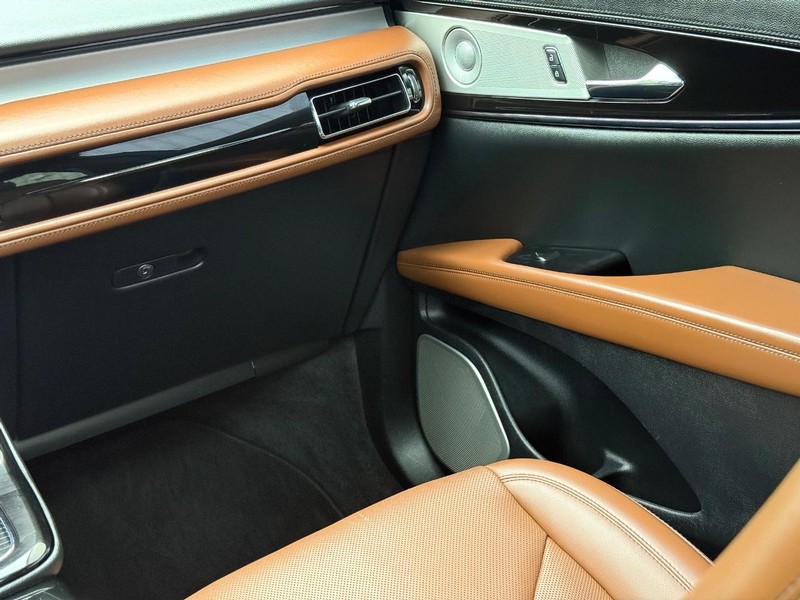 Lincoln Nautilus Vehicle Full-screen Gallery Image 14