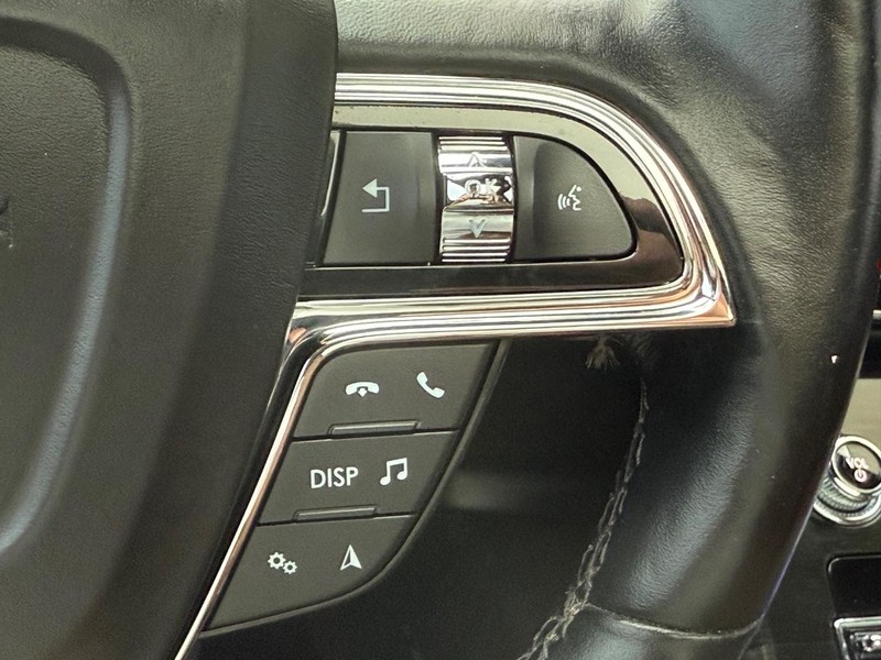 Lincoln Nautilus Vehicle Full-screen Gallery Image 17