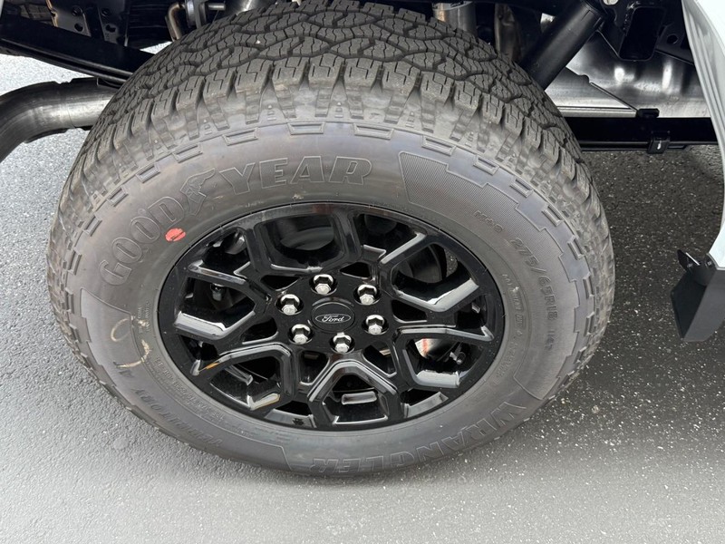 Ford F-150 Vehicle Full-screen Gallery Image 4