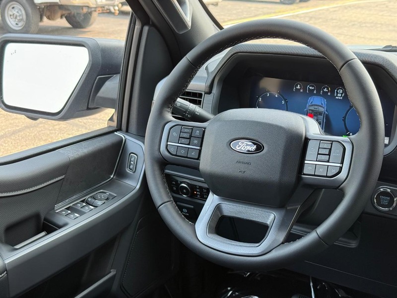 Ford F-150 Vehicle Full-screen Gallery Image 9