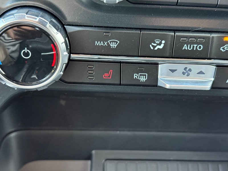 Ford F-150 Vehicle Full-screen Gallery Image 14