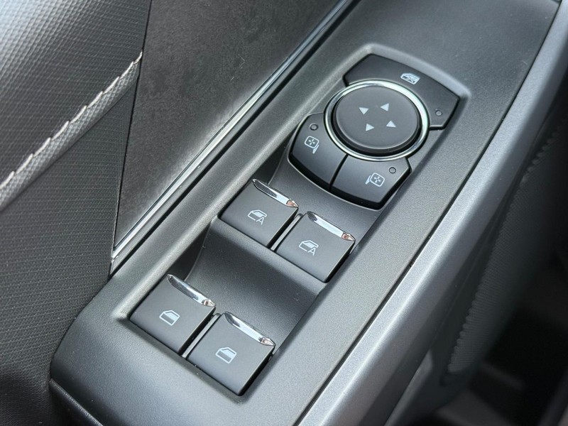 Ford F-150 Vehicle Full-screen Gallery Image 15