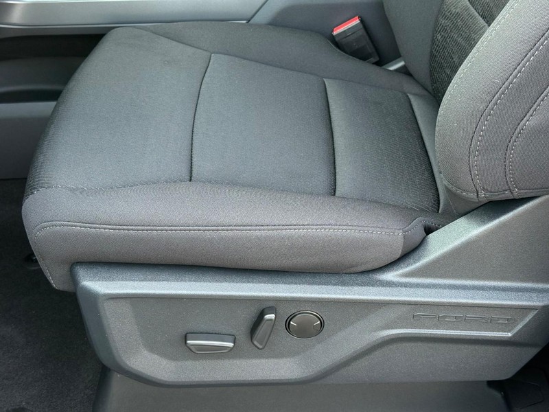 Ford F-150 Vehicle Full-screen Gallery Image 16