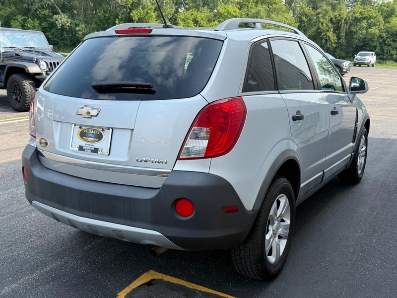 Chevrolet Captiva Sport Fleet Vehicle Full-screen Gallery Image 06