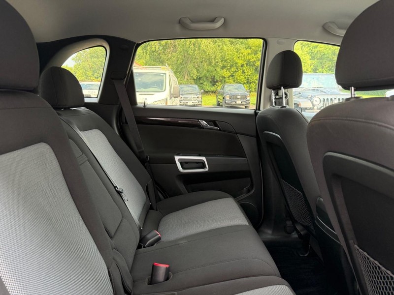 Chevrolet Captiva Sport Fleet Vehicle Full-screen Gallery Image 09