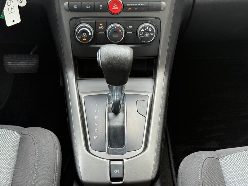 Chevrolet Captiva Sport Fleet Vehicle Full-screen Gallery Image 12