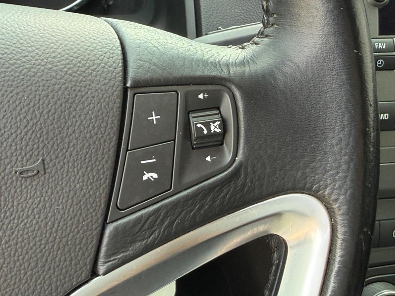 Chevrolet Captiva Sport Fleet Vehicle Full-screen Gallery Image 16