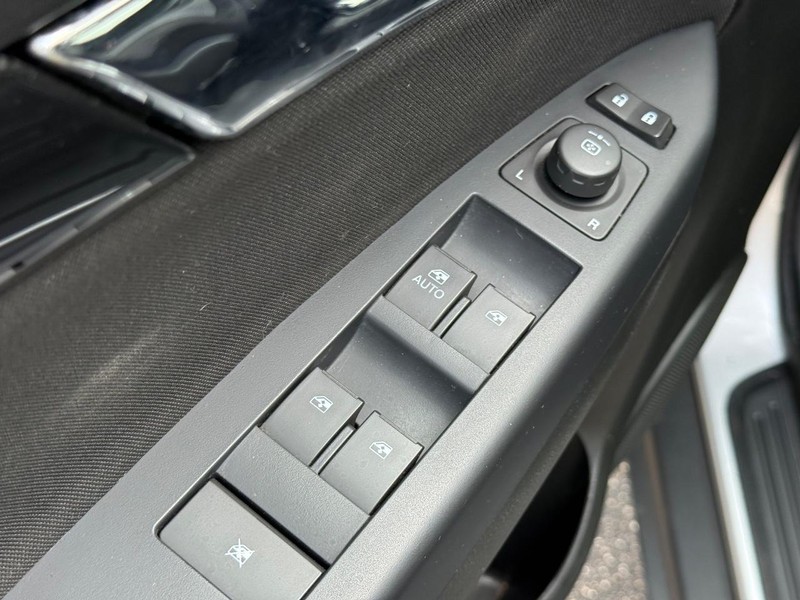 Chevrolet Captiva Sport Fleet Vehicle Full-screen Gallery Image 18