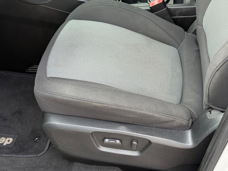 Chevrolet Captiva Sport Fleet Vehicle Full-screen Gallery Image 19