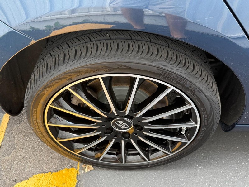 Mercedes-Benz CLA Vehicle Full-screen Gallery Image 6