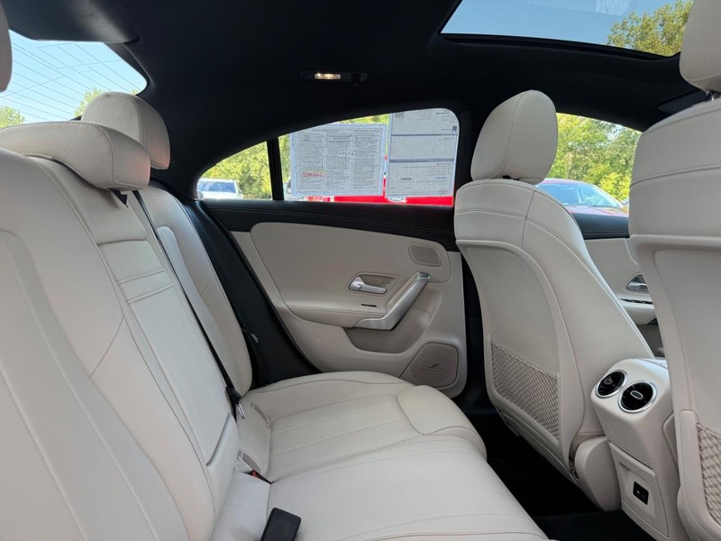 Mercedes-Benz CLA Vehicle Full-screen Gallery Image 8