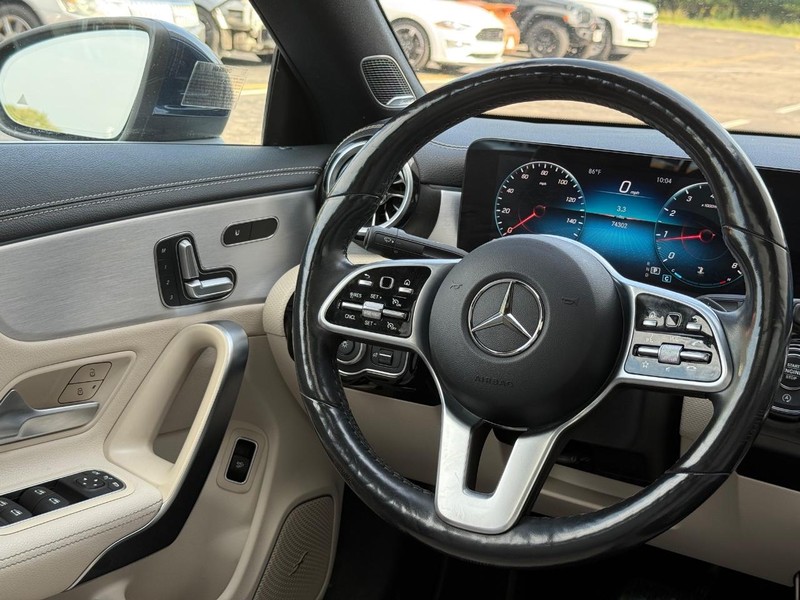 Mercedes-Benz CLA Vehicle Full-screen Gallery Image 11