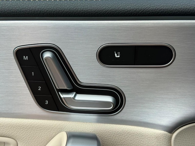 Mercedes-Benz CLA Vehicle Full-screen Gallery Image 13