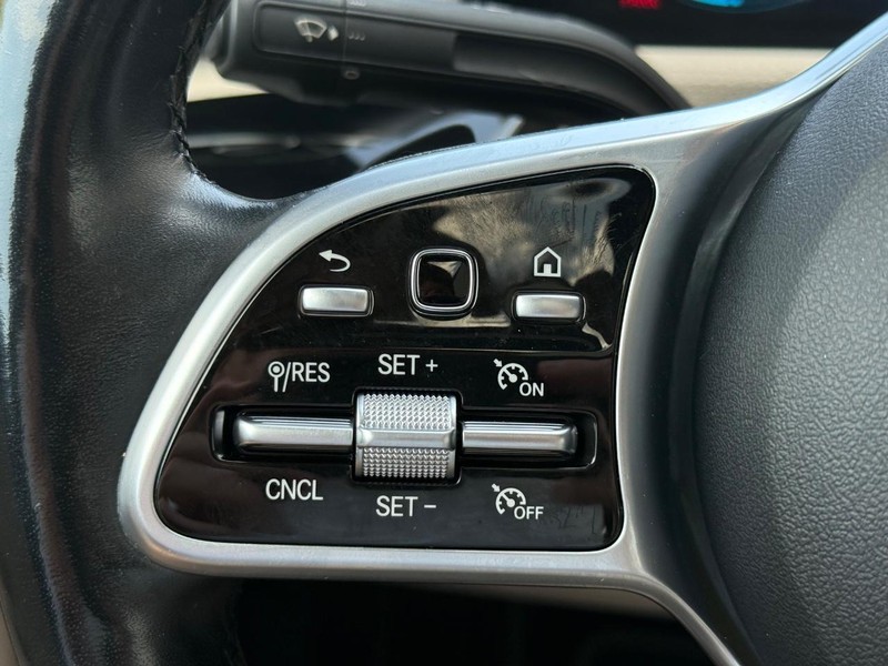 Mercedes-Benz CLA Vehicle Full-screen Gallery Image 14