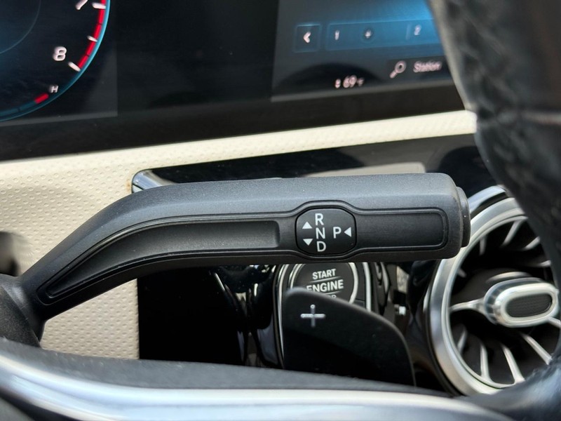 Mercedes-Benz CLA Vehicle Full-screen Gallery Image 16