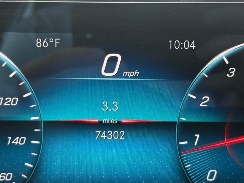 Mercedes-Benz CLA Vehicle Full-screen Gallery Image 17