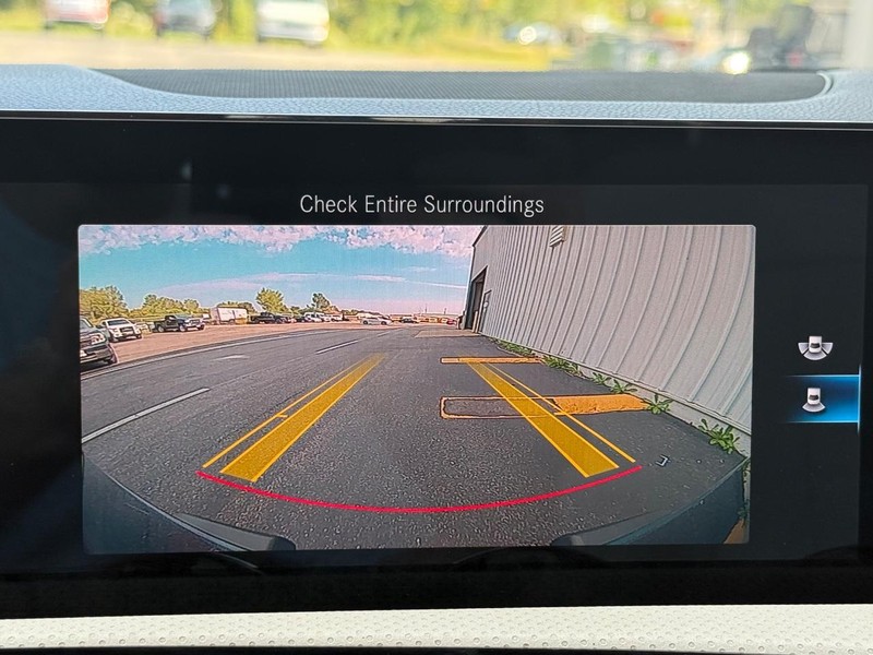 Mercedes-Benz CLA Vehicle Full-screen Gallery Image 18