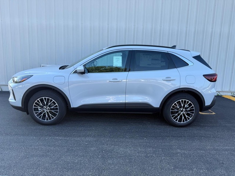 Ford Escape Vehicle Full-screen Gallery Image 2