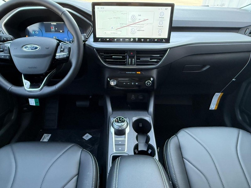 Ford Escape Vehicle Full-screen Gallery Image 6