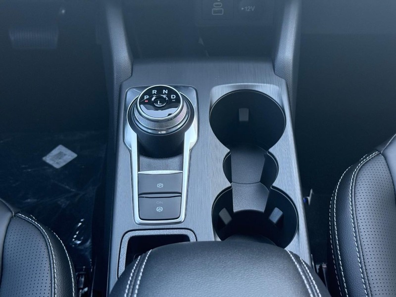 Ford Escape Vehicle Full-screen Gallery Image 8