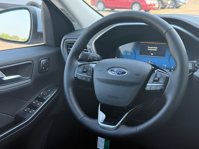 Ford Escape Vehicle Full-screen Gallery Image 9