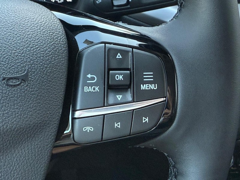 Ford Escape Vehicle Full-screen Gallery Image 13