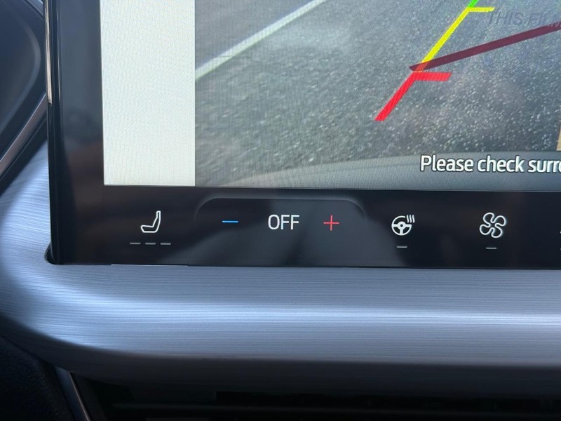 Ford Escape Vehicle Full-screen Gallery Image 15