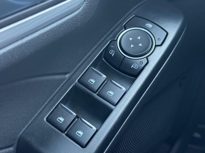 Ford Escape Vehicle Full-screen Gallery Image 16